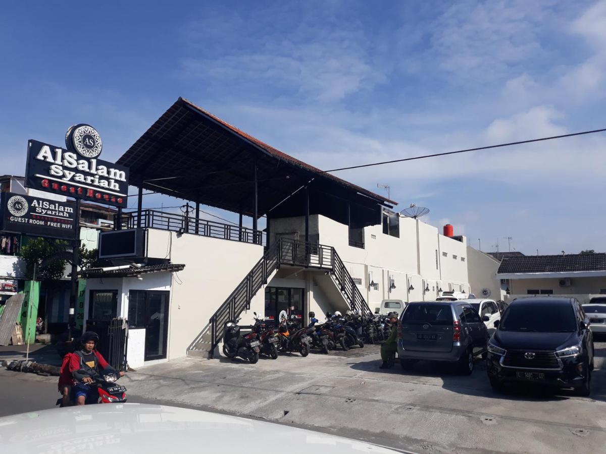 Alsalam Syariah Guesthouse Surakarta  Экстерьер фото