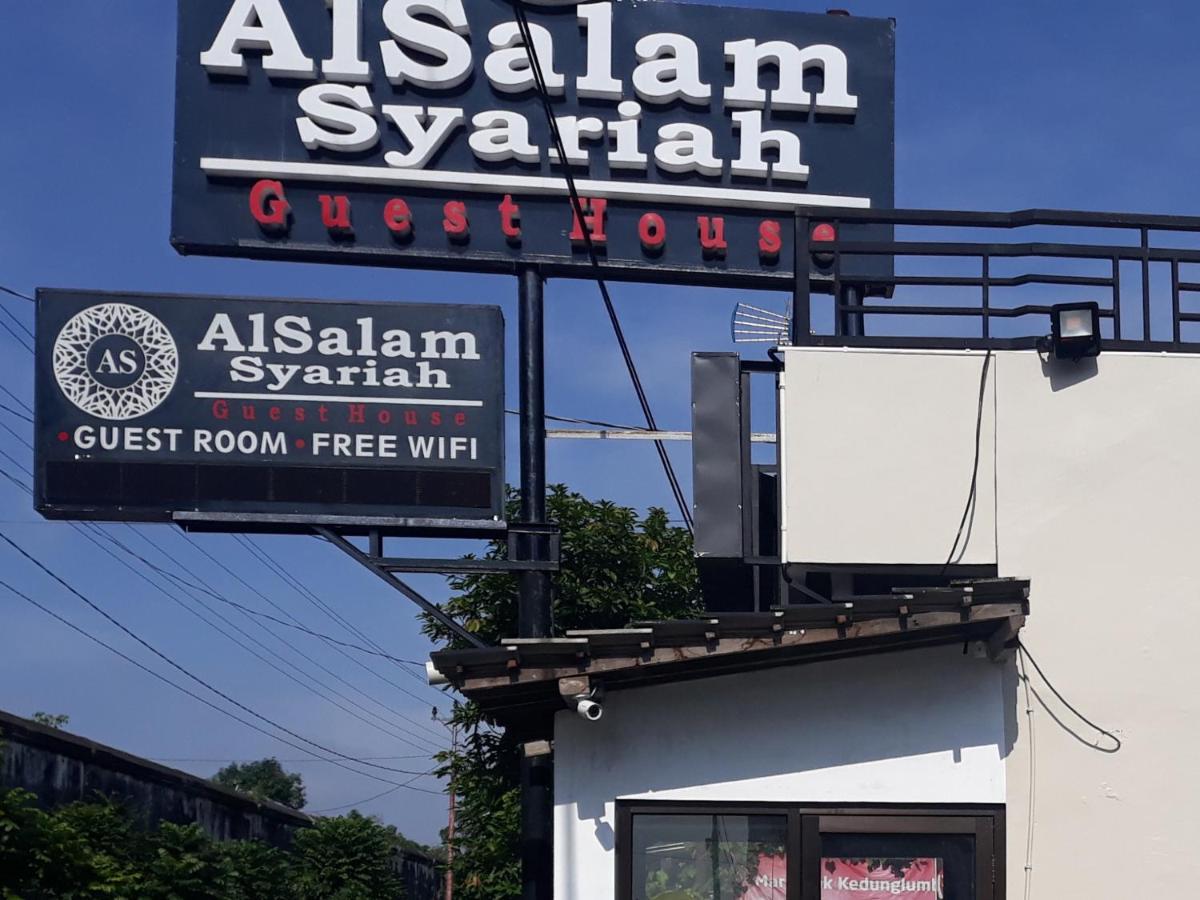 Alsalam Syariah Guesthouse Surakarta  Экстерьер фото
