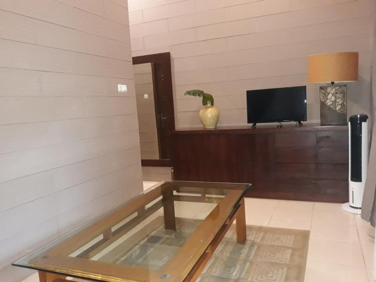 Alsalam Syariah Guesthouse Surakarta  Экстерьер фото