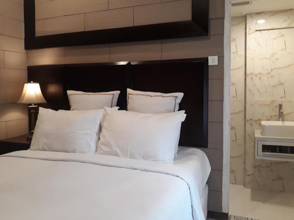 Alsalam Syariah Guesthouse Surakarta  Экстерьер фото