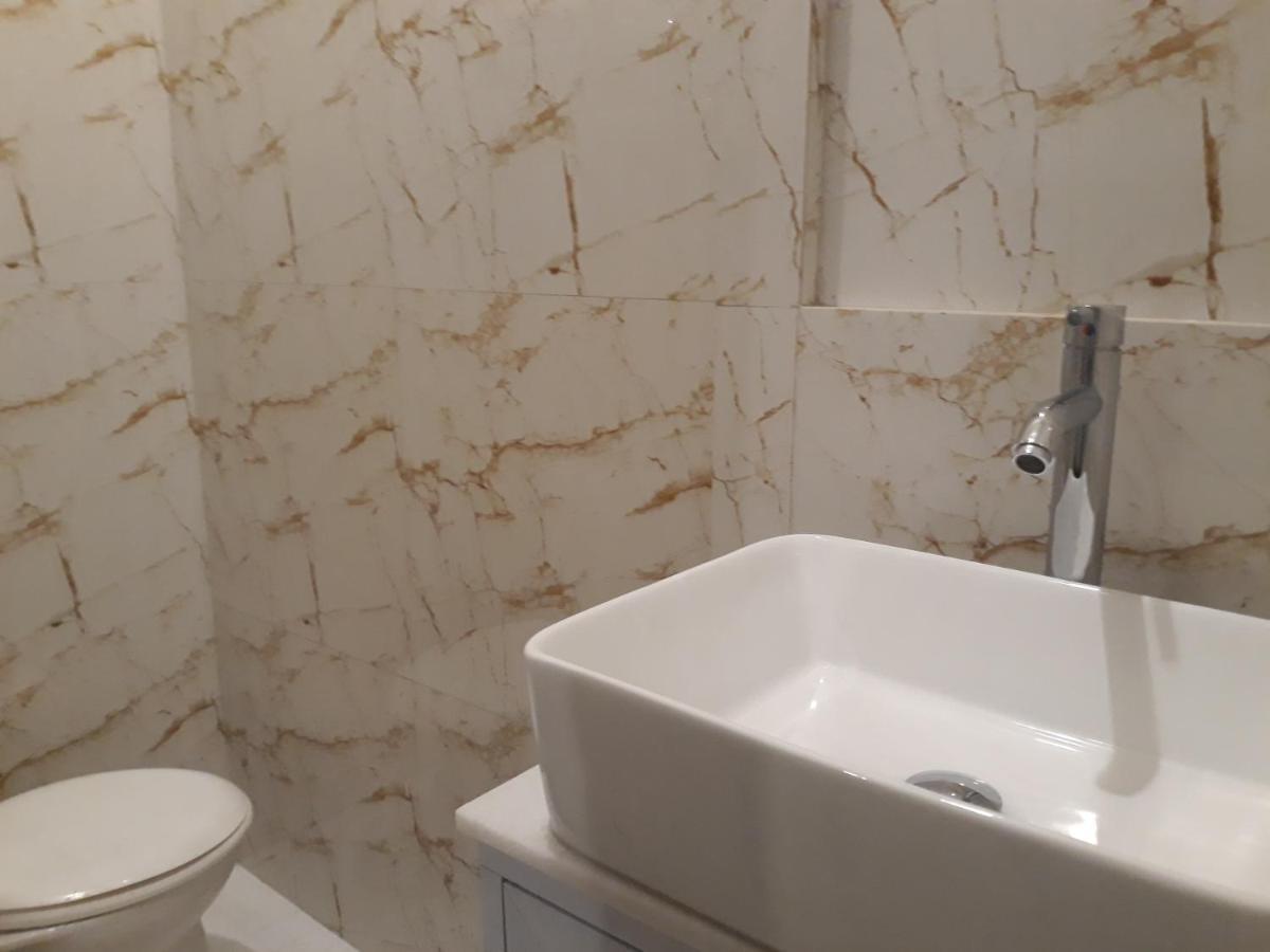 Alsalam Syariah Guesthouse Surakarta  Экстерьер фото