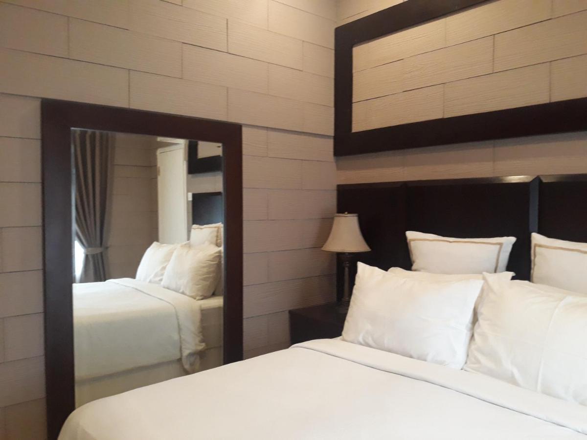 Alsalam Syariah Guesthouse Surakarta  Экстерьер фото