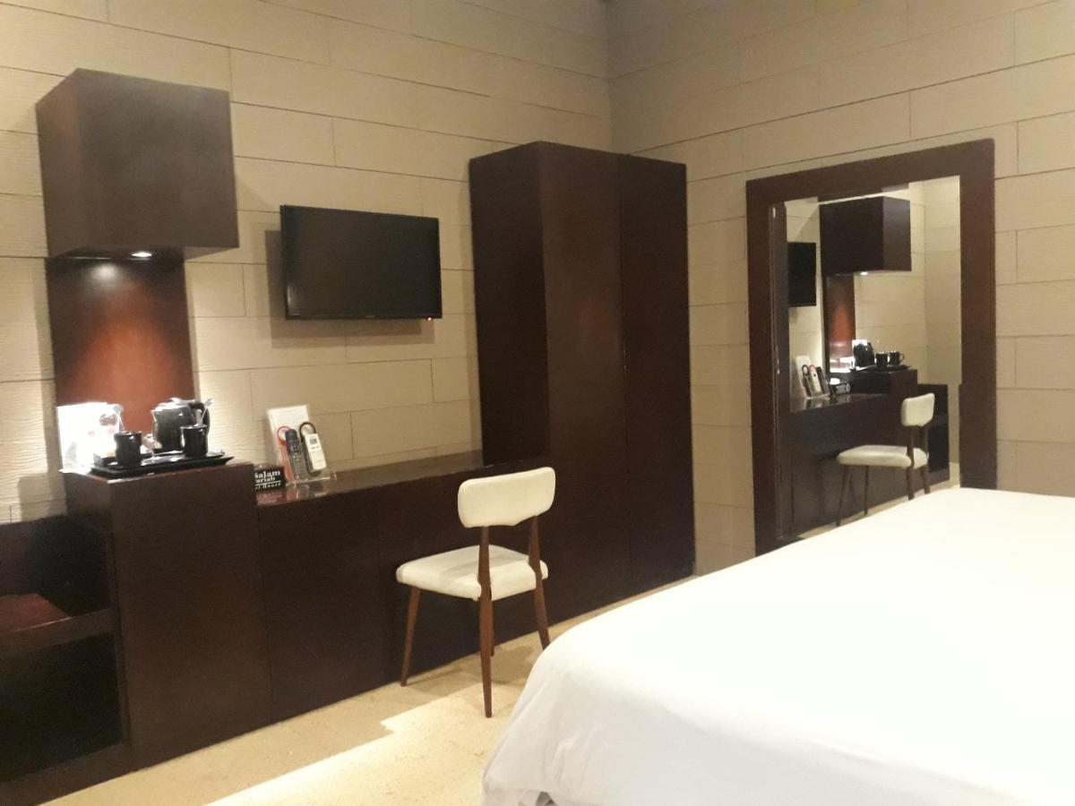 Alsalam Syariah Guesthouse Surakarta  Экстерьер фото