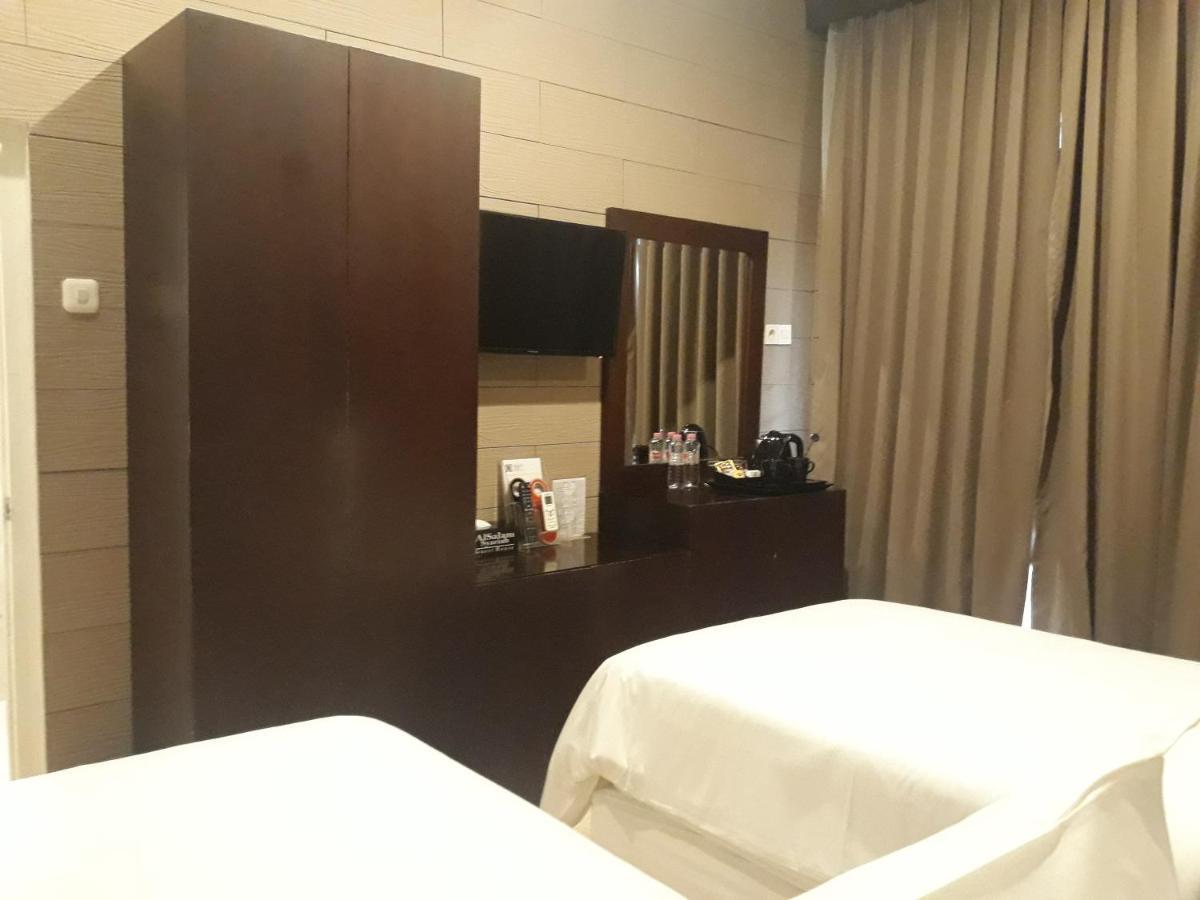 Alsalam Syariah Guesthouse Surakarta  Экстерьер фото