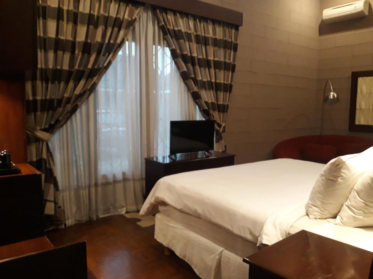 Alsalam Syariah Guesthouse Surakarta  Экстерьер фото