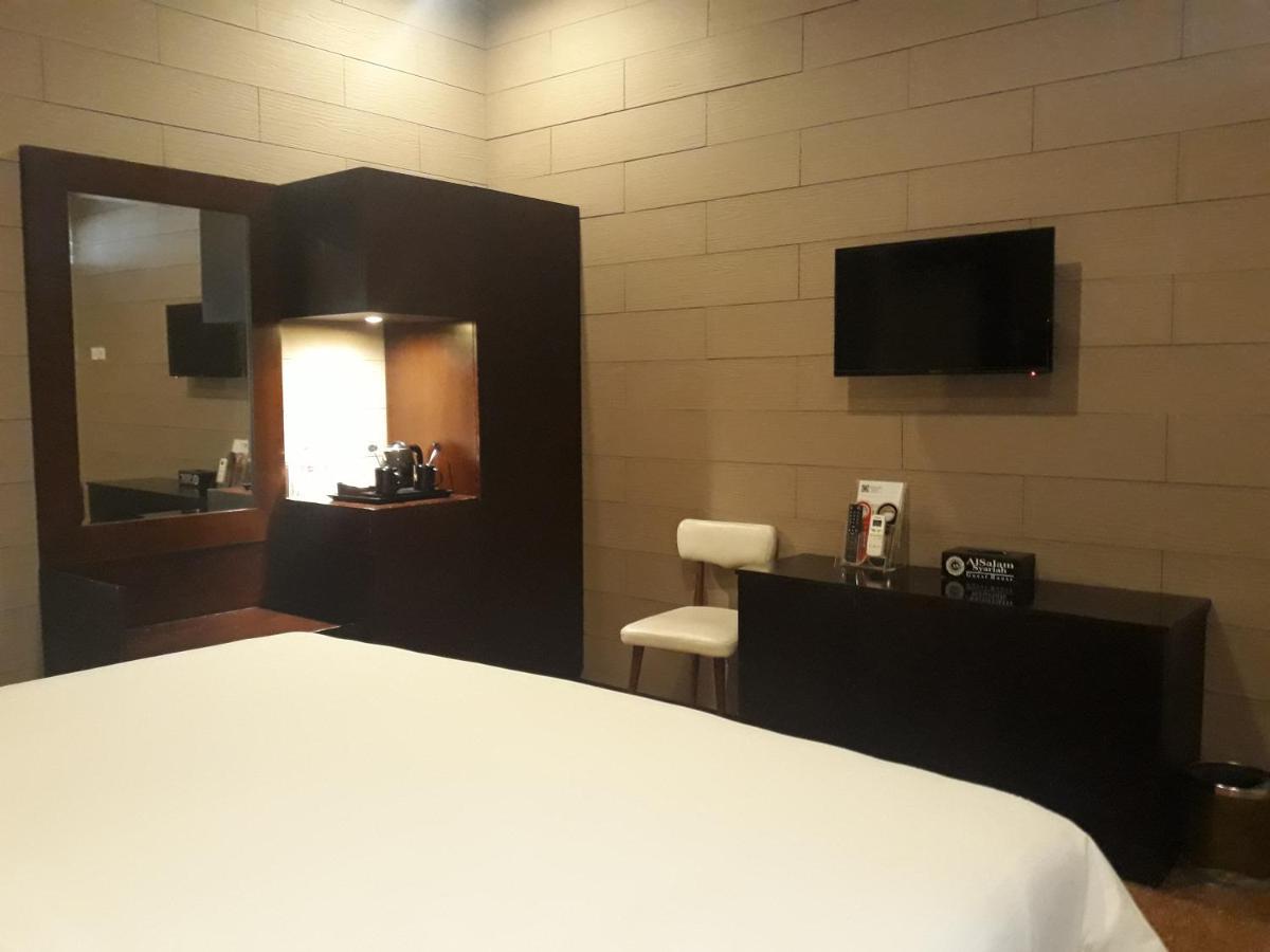 Alsalam Syariah Guesthouse Surakarta  Экстерьер фото