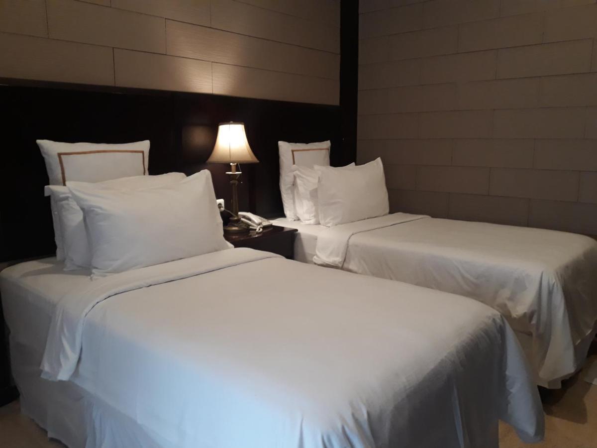 Alsalam Syariah Guesthouse Surakarta  Экстерьер фото