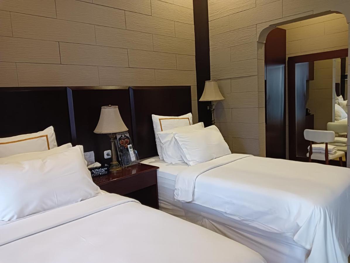 Alsalam Syariah Guesthouse Surakarta  Экстерьер фото