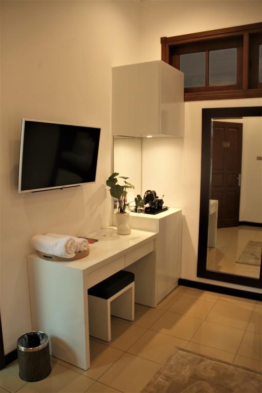Alsalam Syariah Guesthouse Surakarta  Экстерьер фото