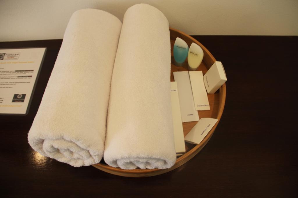 Alsalam Syariah Guesthouse Surakarta  Экстерьер фото