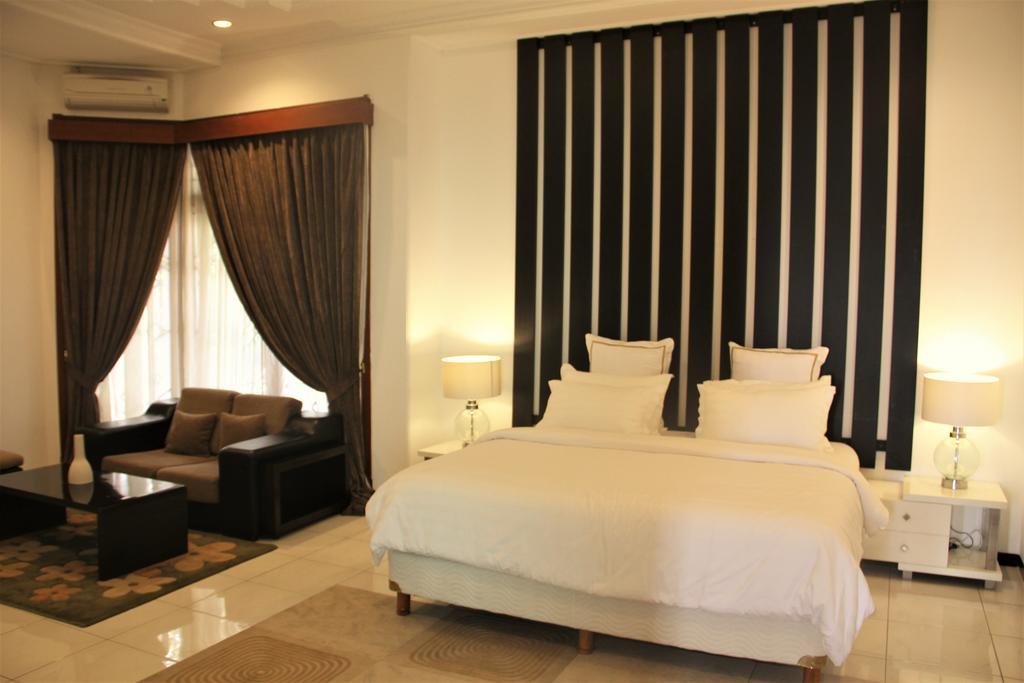 Alsalam Syariah Guesthouse Surakarta  Экстерьер фото