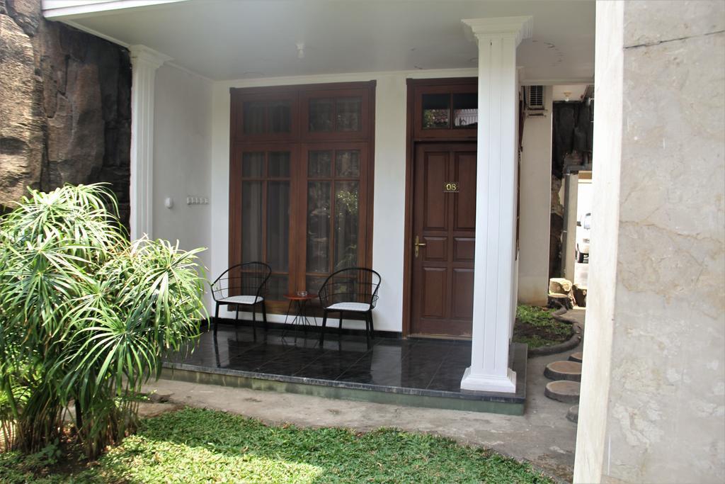 Alsalam Syariah Guesthouse Surakarta  Экстерьер фото